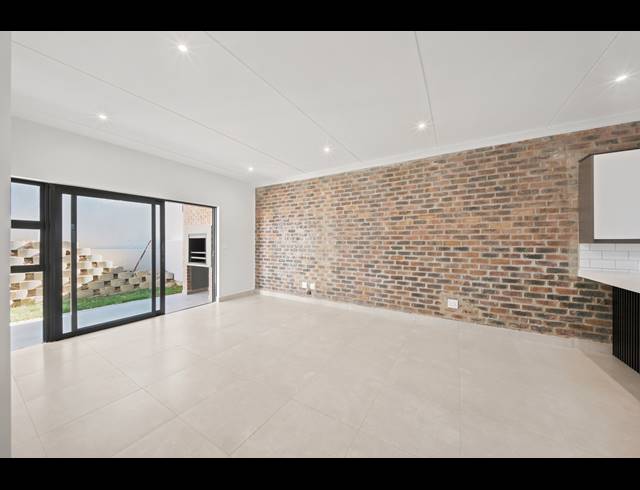 3 BEDROOM APARTMENT FOR SALE IN BRYANSTON
